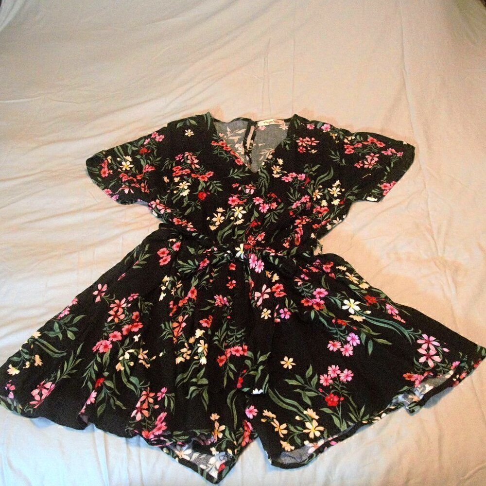 Haptics by Holly Harper Floral V-Neck Romper with Belt New without Tags